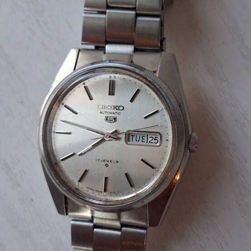 Seiko automatic wristwatch with original domed crystal, grey silver