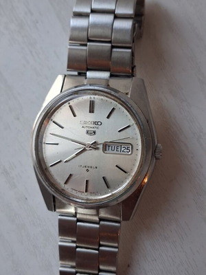 Seiko automatic wristwatch with original domed crystal, grey silver
