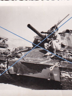 Black and white photo used soldier tanks 6x9 cm