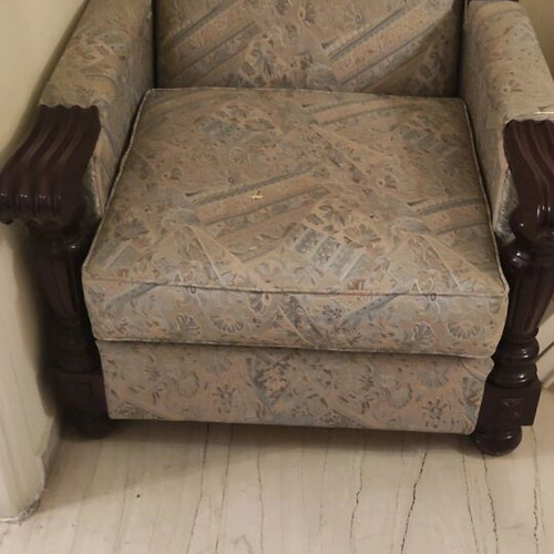 Living room set like new with sofa, 4 armchairs and 3 tables
