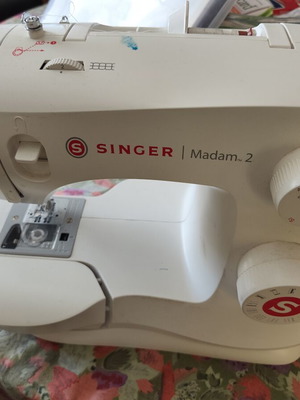 Ραπτομηχανή Singer Madam 2