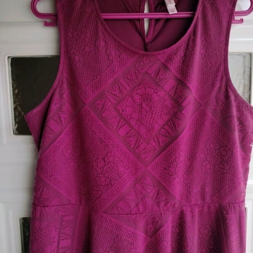 Lace dress magenta like new, size XL-XXL, xhilaration