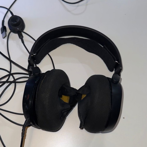 Steelseries wired headphones used with defects