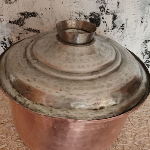 Copper pot old used in very good condition