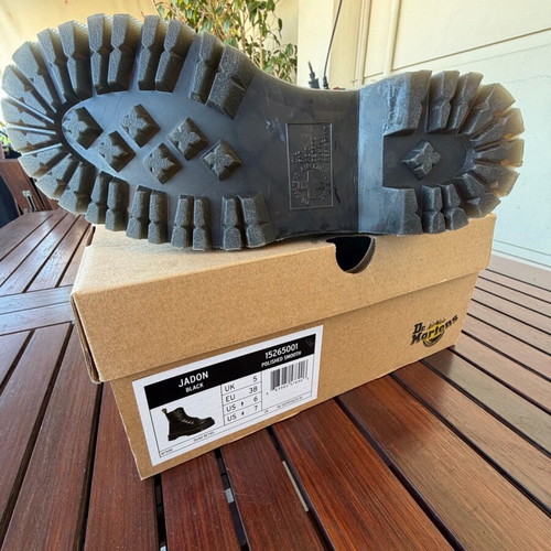 Jadon Dr. Martens boots size 38 like new, black unisex