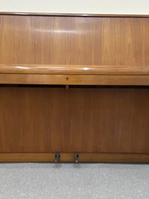 Hoffmann & Kühne piano used with storage bench