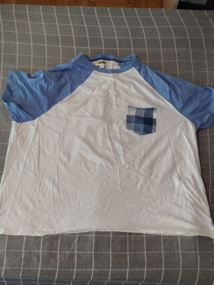 T-shirt like new, size 3XL, white and blue