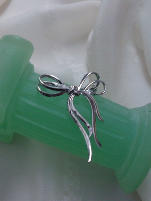 Silver pin 925/1000 new, size 4.5x3.5 cm