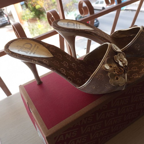 Rocco Barocco women's sandals like new, size 40, gold color