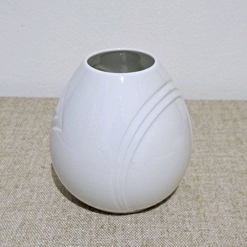 Kaiser Porcelain Vase White Germany Vintage like new