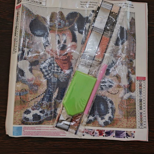 Diamond painting kit Mickey and Minnie new, 30x30
