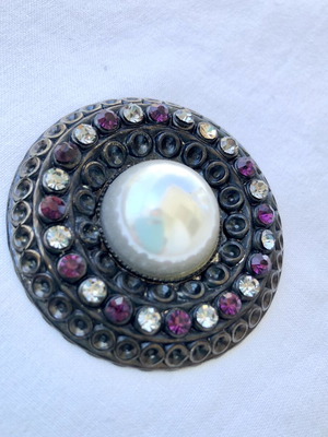 Vintage rosette brooch with large faux pearl and rhinestones used
