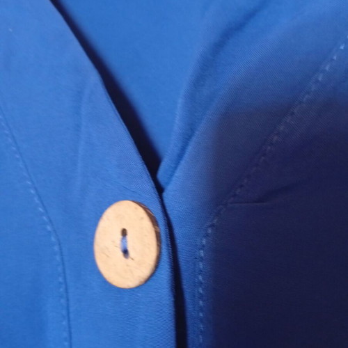 Blouse in wide fit like new, blue rouille with wooden buttons