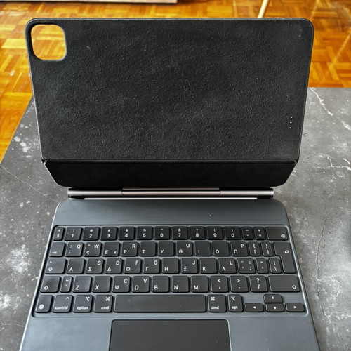 Apple iPad Pro 11” (2018) 64GB Wi-Fi with Magic Keyboard like new