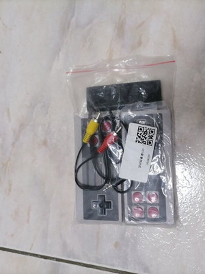 Retro TV Game 8-bit like new with 2 controllers
