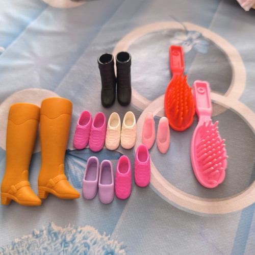 Barbie 90s shoes and accessories like new
