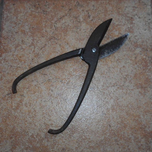 Old metal cutting scissors tool used, length 27 cm