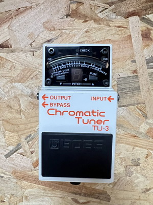 Boss TU-3 chromatic tuner like new for electric guitar and bass