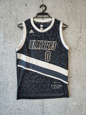Adidas NBA Damian Lillard Portland basketball jersey youth M like new