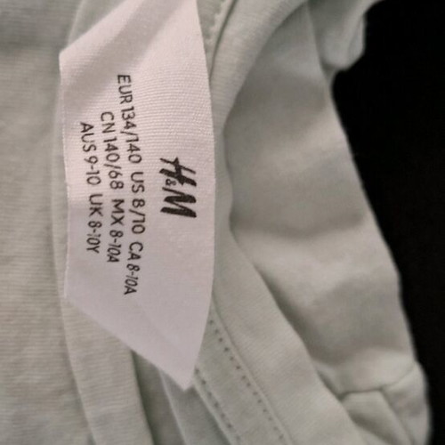 H&M t-shirt girl 8-10 years like new with color-changing print