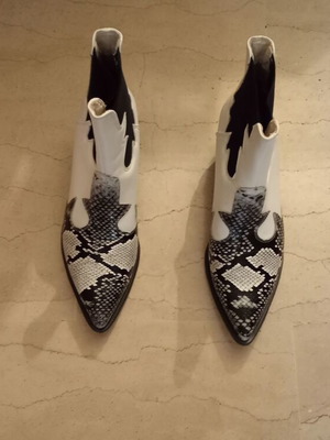 Women's pumps size 40 used, black and white