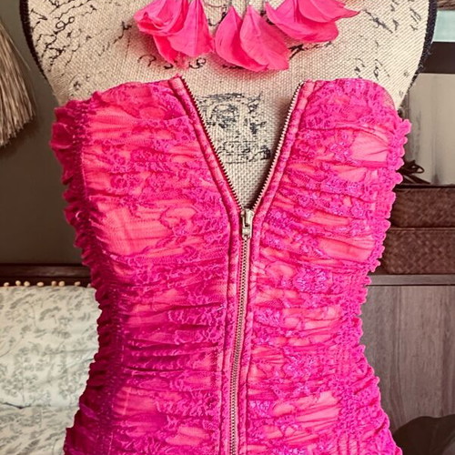 Lynne lace corset set with pink jewelry like new
