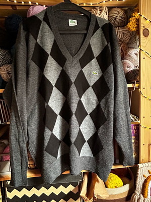 Lacoste men's V neck sweater large like new, black and gray