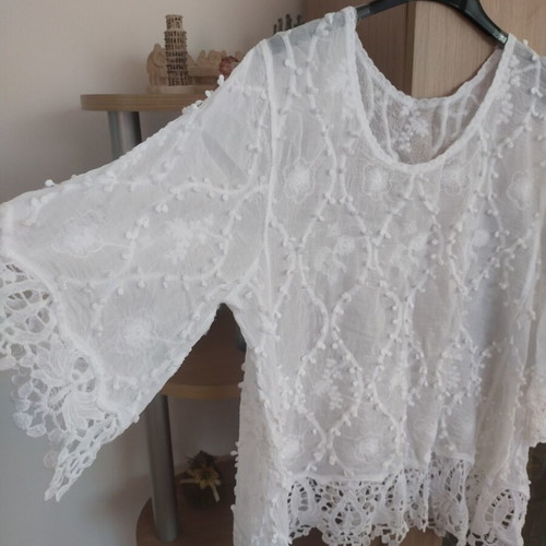 White summer blouse tunic with embroidery and lace, size M, new