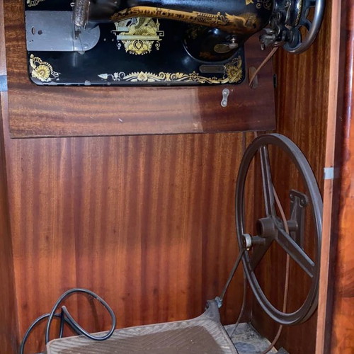 Singer Antique Sewing Machine