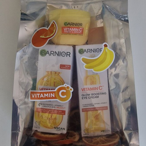 Garnier SkinActive Vitamin C Face Care Set new