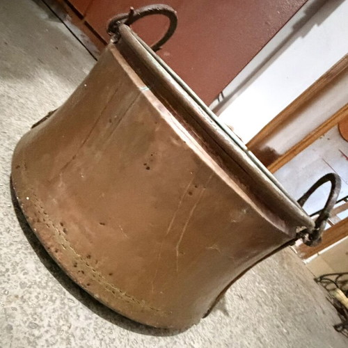 Traditional hammered copper cauldron with tin lining and metal handles, 45L