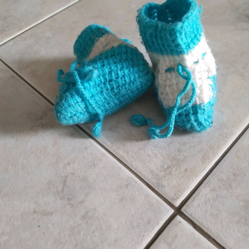 Baby knitted booties 10cm like new