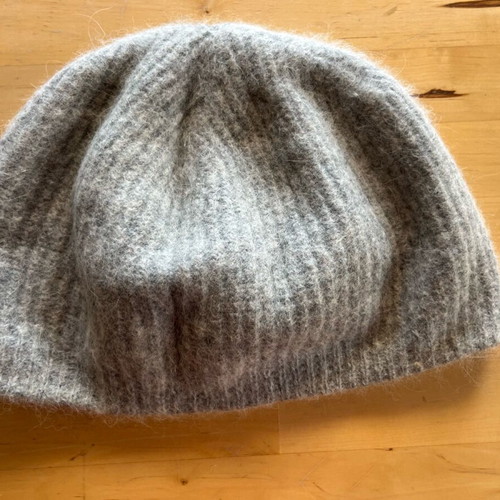 Woolen gray hat like new, size S