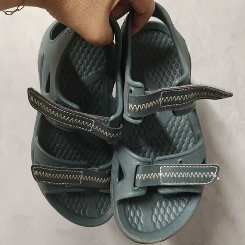 Boy's sandals size 36, green
