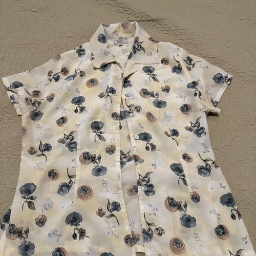 Floral women's shirt like new, one size