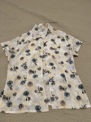 Floral women's shirt like new, one size