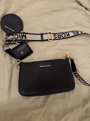 Michael Kors χιαστί τσάντα μεταχειρισμένη με θήκη για AirPods μαύρη