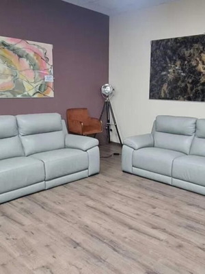 Ιταλικό γκρι δερμάτινο σετ καναπέδων δύο τριθέσιοι με νέο ηλεκτρικό μηχανισμό χαλάρωσης