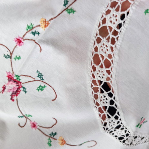 Tablecloth white cotton with cross-stitch and cutwork, like new 160x120 cm