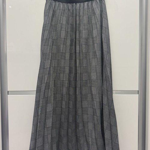 Stradivarius checked midi pleated skirt size S like new