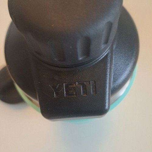 YETI Rambler 750 ml thermos with Chug and TripleHaul lids, new