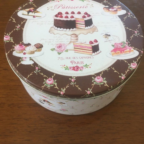Metal round box like new 18.5x8.5 cm