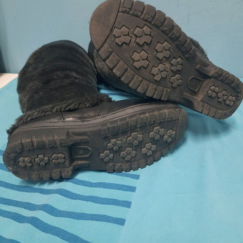 Women's boots like new, black, warm