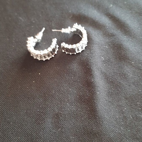 Earrings like new, decorated with sparkling stones