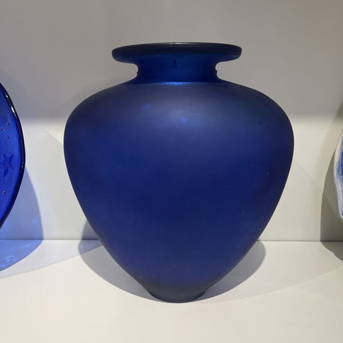 Blue glass vase like new
