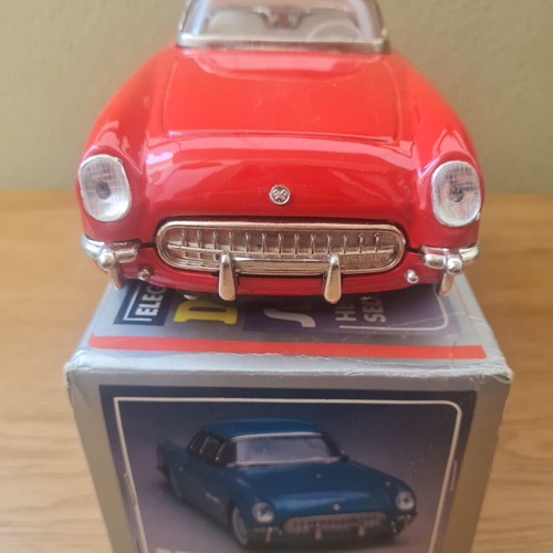 MF316 Chevrolet Corvette tin toy car 1:18 scale like new with original box