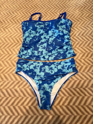 Women's blue floral swimsuit set size XL like new