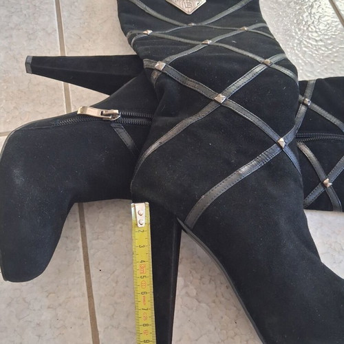 Laura Biagiotti leather boots size 37 like new, black, knee-high with zipper