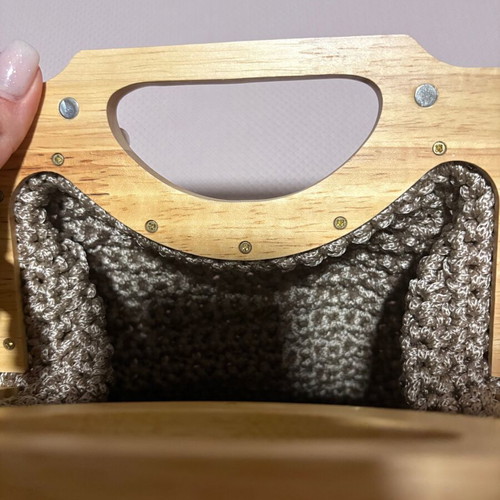 Handmade knitted beige bag with wooden magnetic clasp and beaded handle