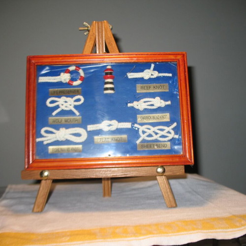 Picture frame with nautical knots used with stand